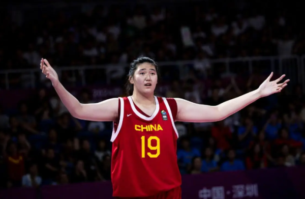 聚盈策略 再引争议！女篮最终大名单再更新，宫鲁鸣用人引争议，球迷闹心